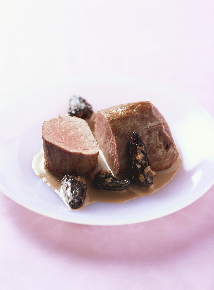 Pork with morels in coffee