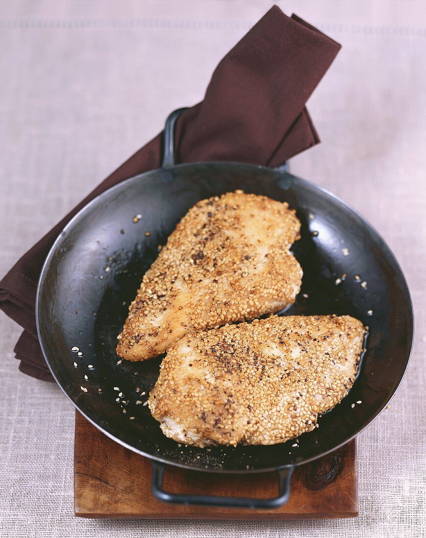 Chicken breast in sesame crust
