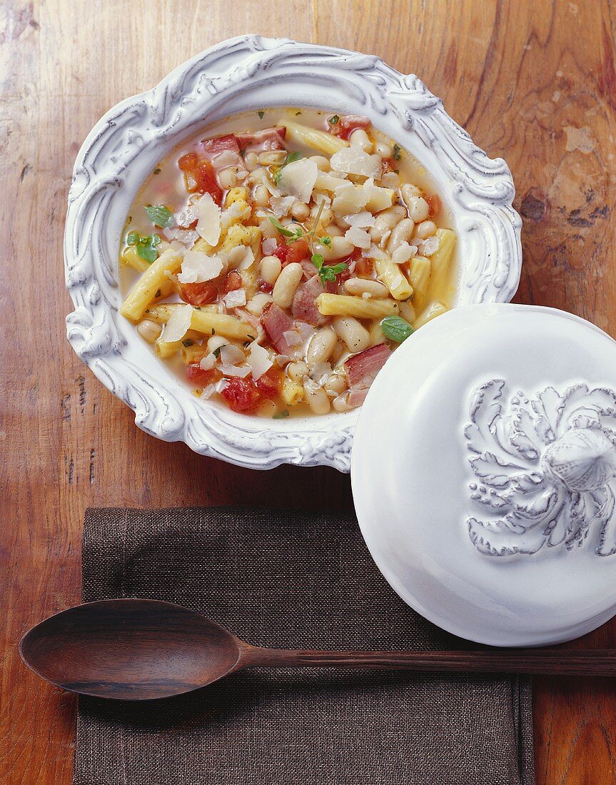 Zuppa di fagioli (Bean soup with pasta and bacon, Italy)