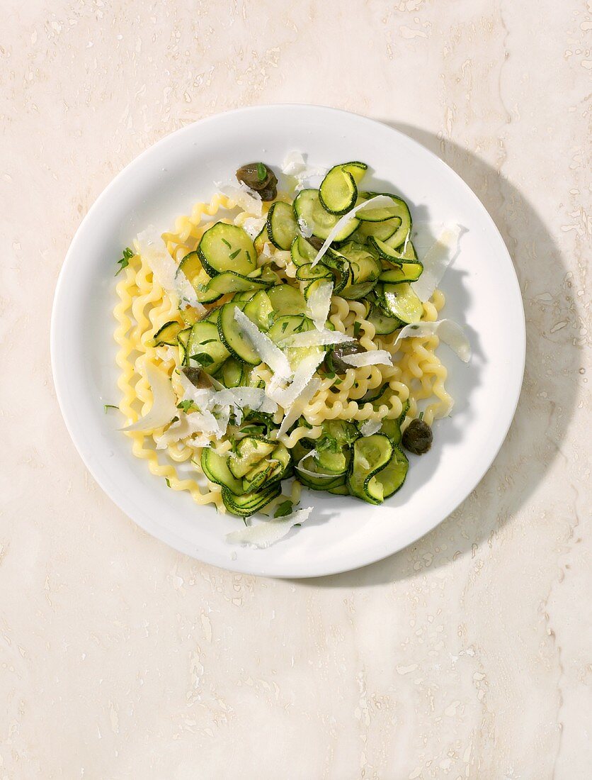 Spiral pasta with courgettes and Parmesan shavings