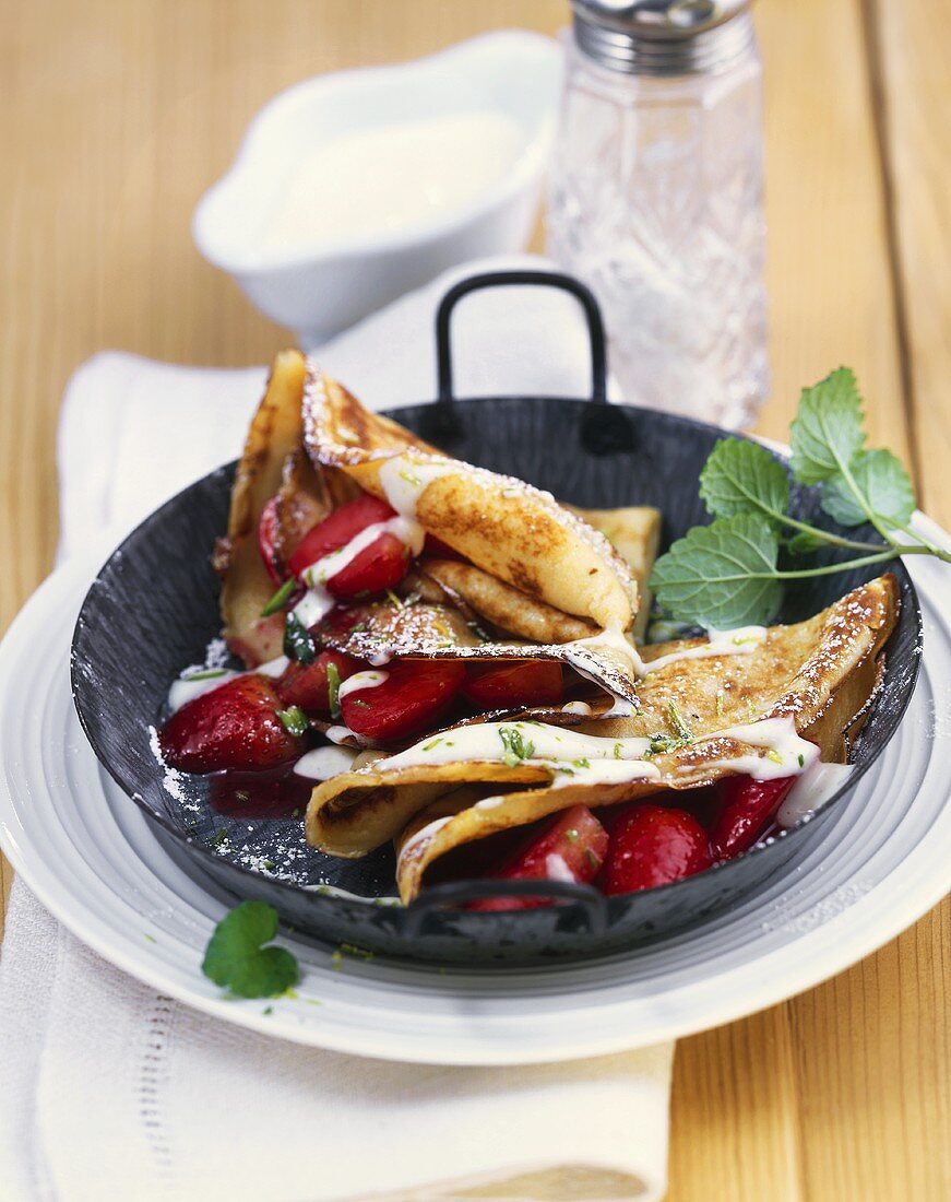 Strawberry pancakes with mascarpone sauce