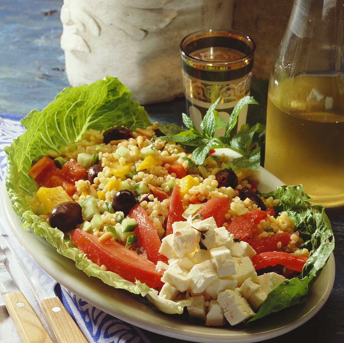 Bulgursalat mit Gemüse, Schafskäse und Minze