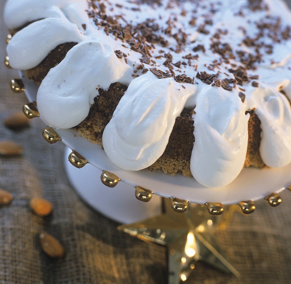 Mandelkuchen mit Sahne zu Weihnachten