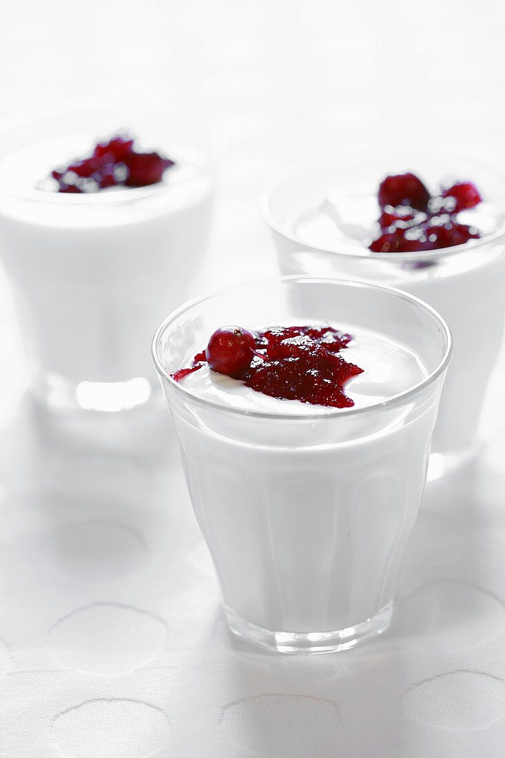 Yoghurt with cranberry jelly
