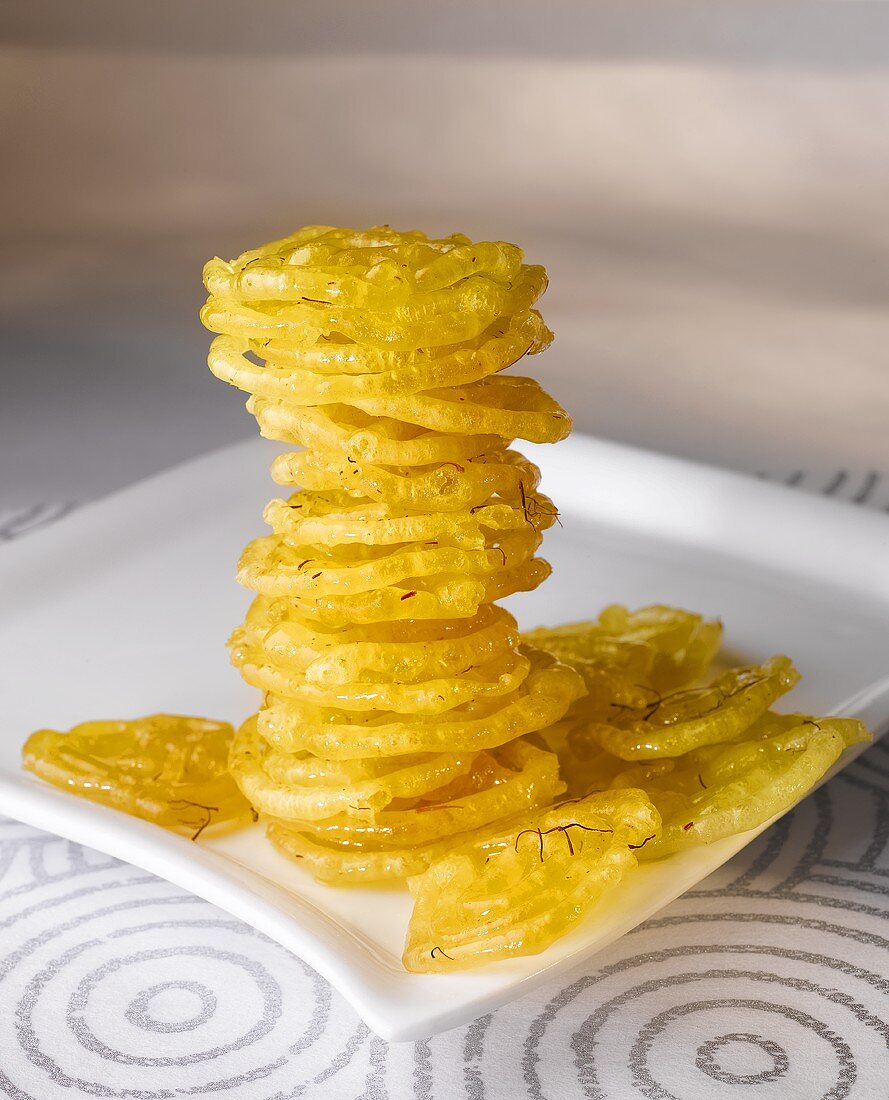 Jalebis mit Safran (süsse frittierte Teigspiralen, Indien)