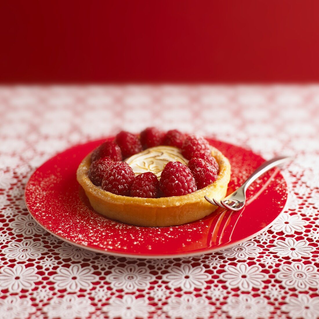 Lemon meringue tart with raspberries