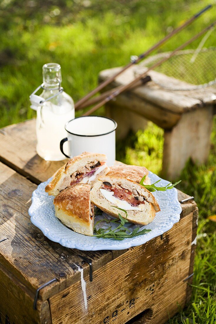 Pan Bagnat (Sandwiches, Frankreich) beim Fischen