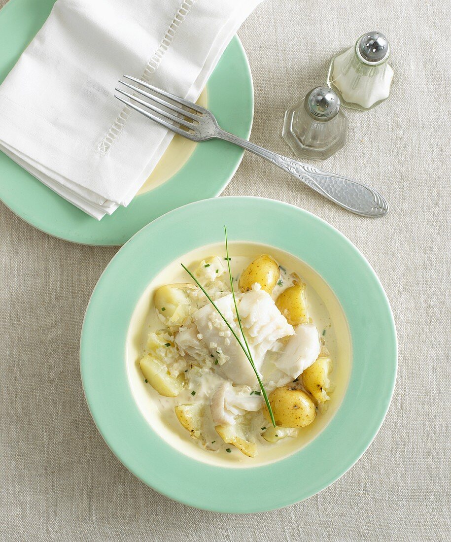 Cod in white wine sauce with chives and potatoes
