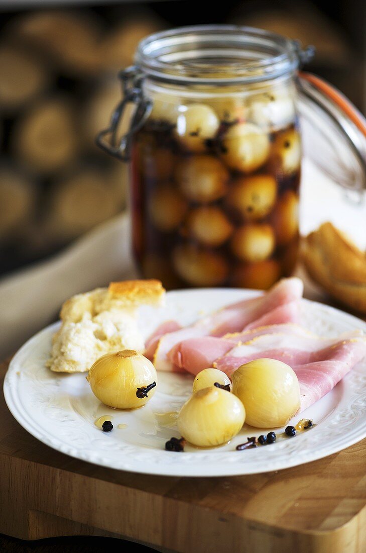 Sweet and sour pickled onions with ham and baguette