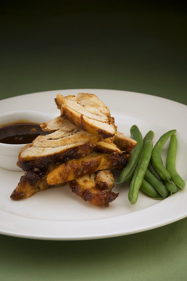 Chicken with barbecue sauce and green beans