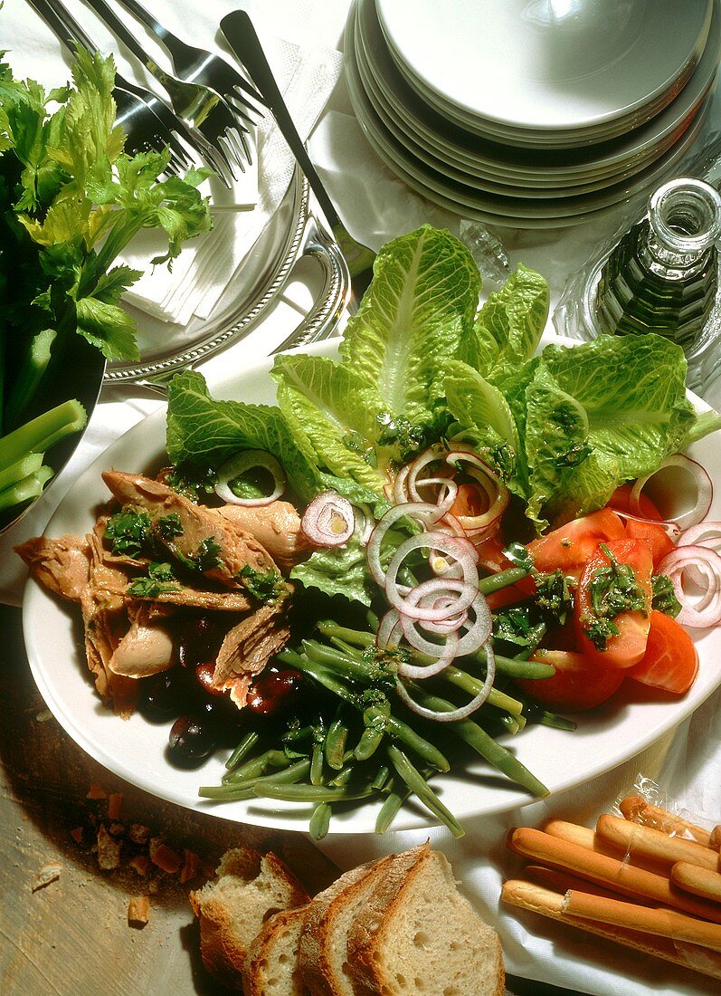 Bunter Salat mit Thunfisch