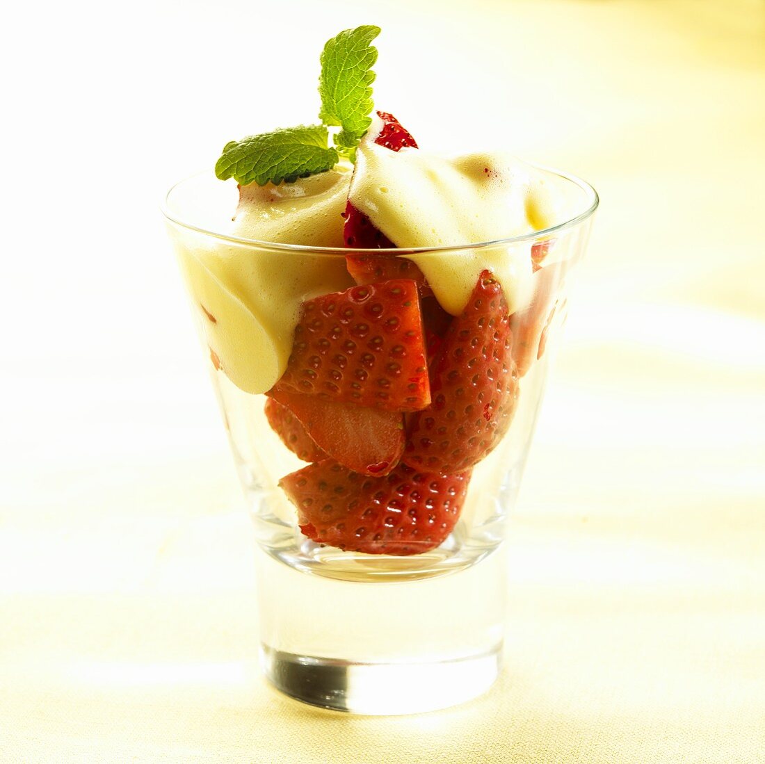 Frische Erdbeeren mit Zabaione