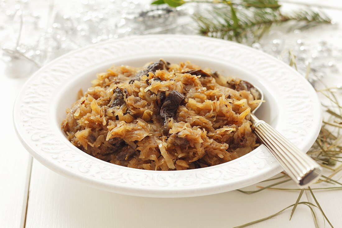 Sauerkraut with mushrooms and prunes (Christmas)