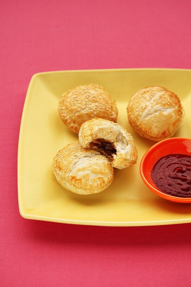 Small meat pies with dip