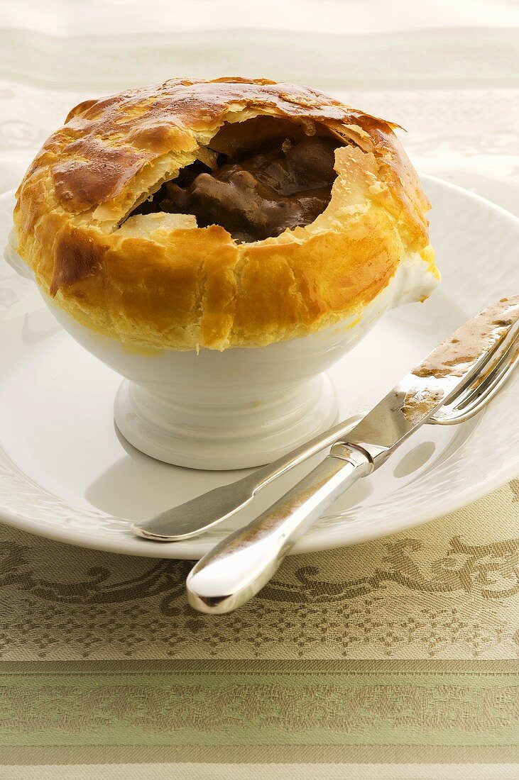 Steak and kidney pie (UK)