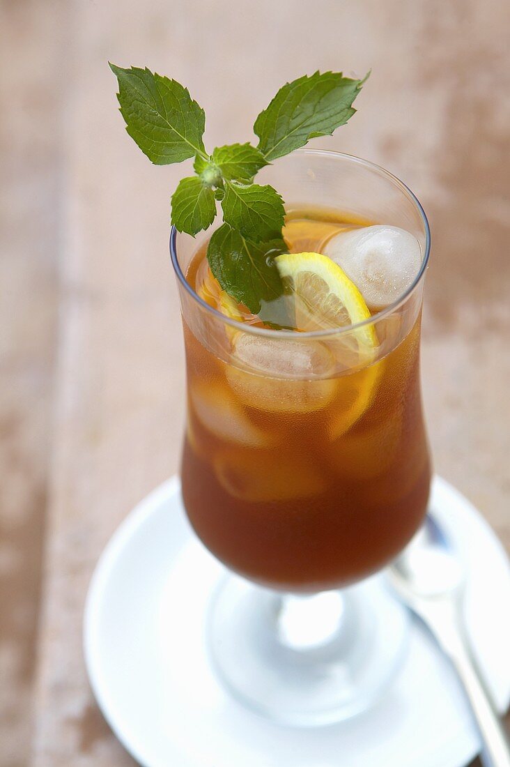 Ginger iced tea drink with cachaca and mint (South Africa)