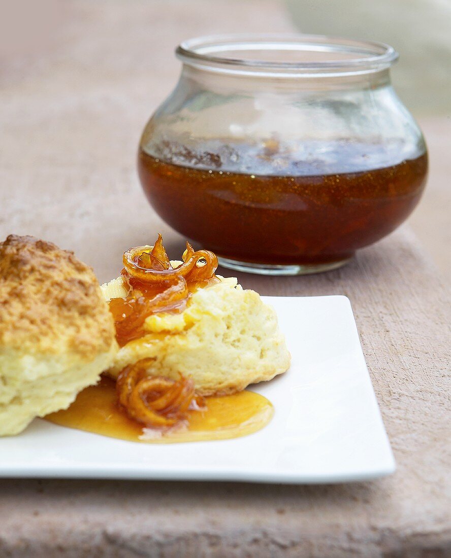Scones with lime and rooibos marmalade (South Africa)