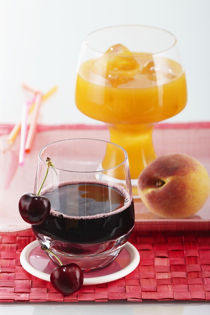 Kirschsaft und Pfirsichsaft