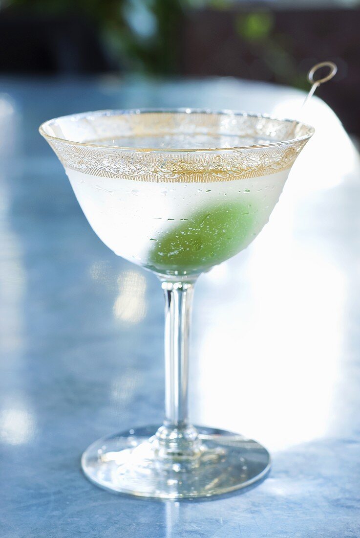 Cocktail mit Olive