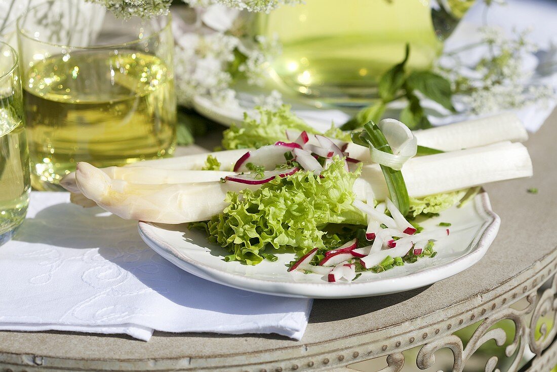 White asparagus with spring salad