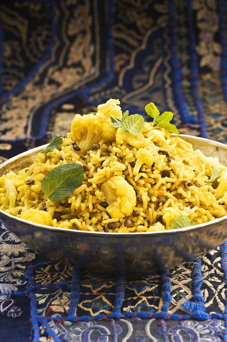 Pilaf with cauliflower and mint