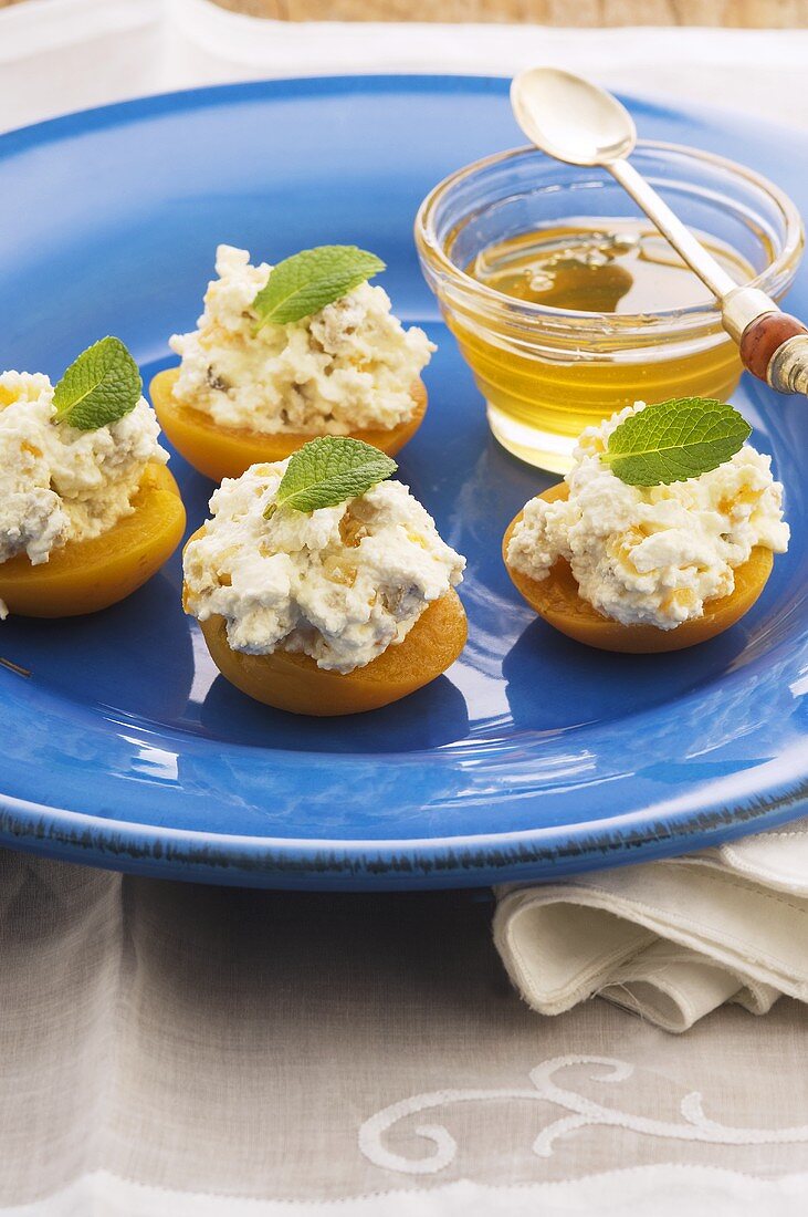 Apricots with ricotta, honey and mint