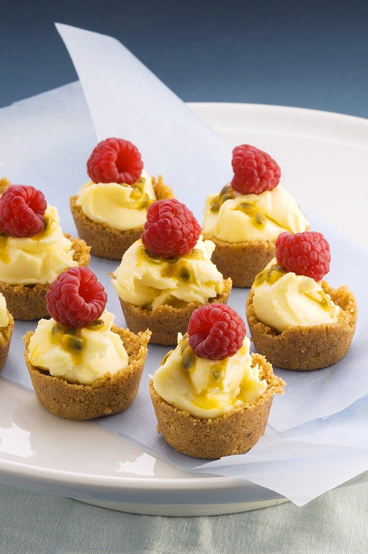 Passion fruit cream and raspberries in pastry shells