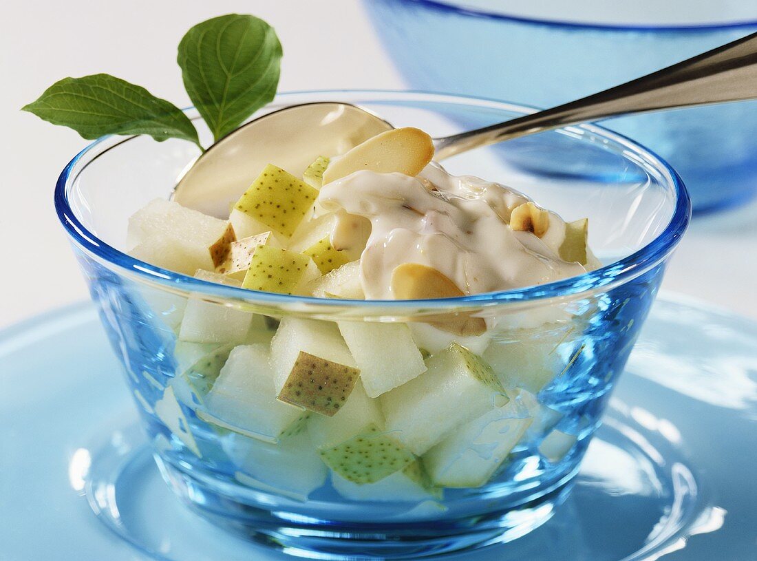Pear salad with almond sauce