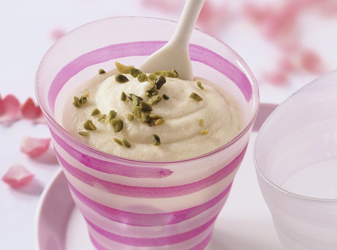 Yoghurt semifreddo with pistachios