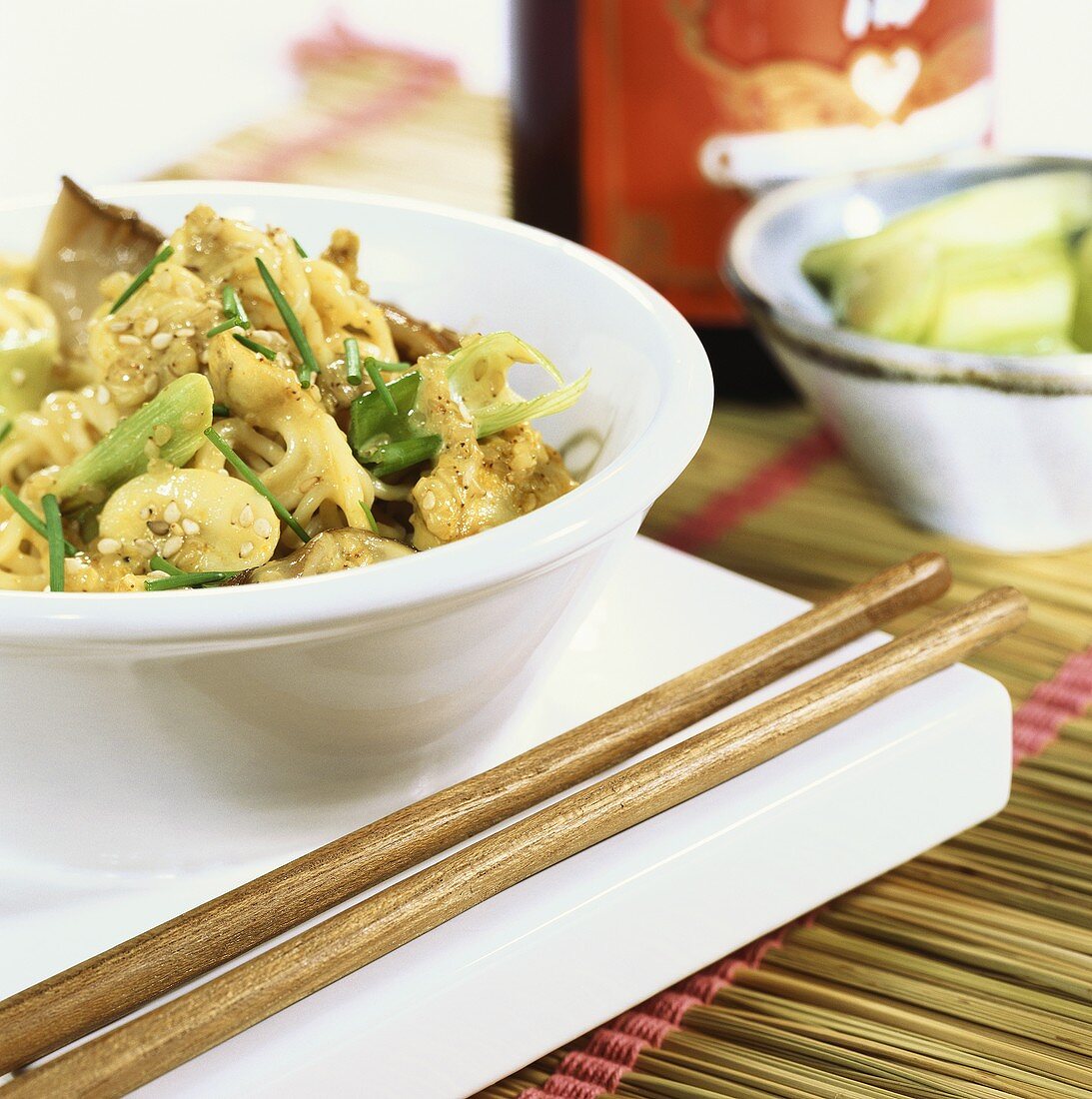 Fried noodles with curried mushrooms