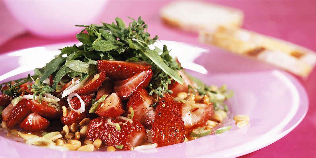 Rucola mit Erdbeeren