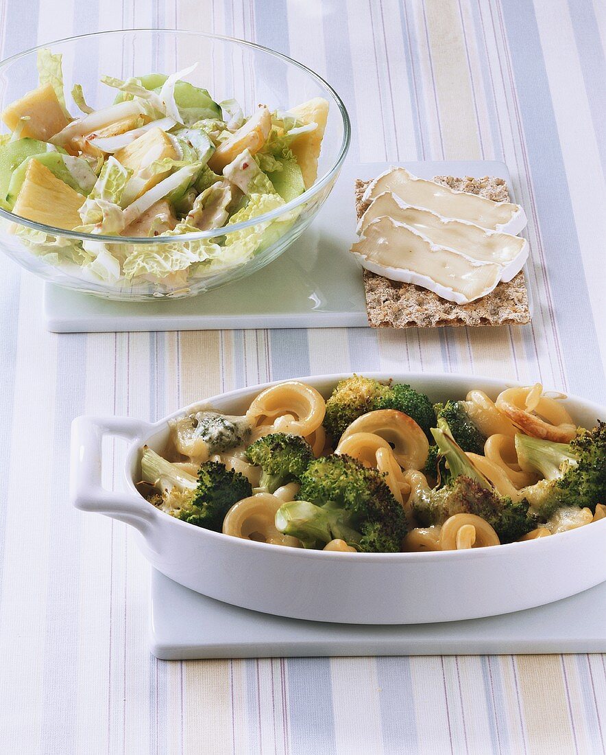 Baked pasta & broccoli & fruity Chinese cabbage salad