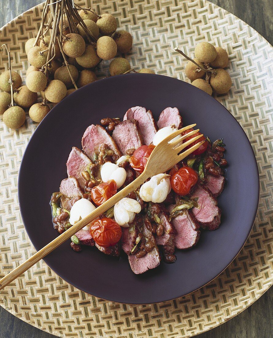 Petobnamseiw (Duck breast with lychees & tomatoes, Thailand)