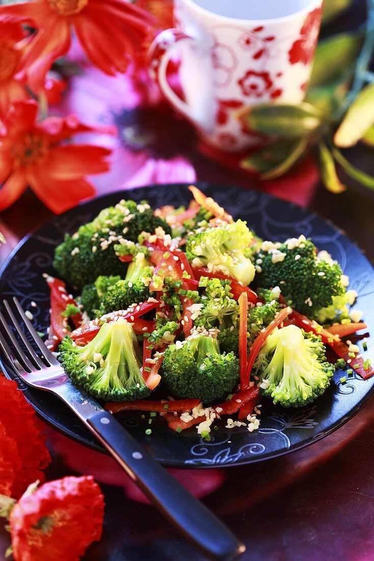 Broccoli and red pepper salad