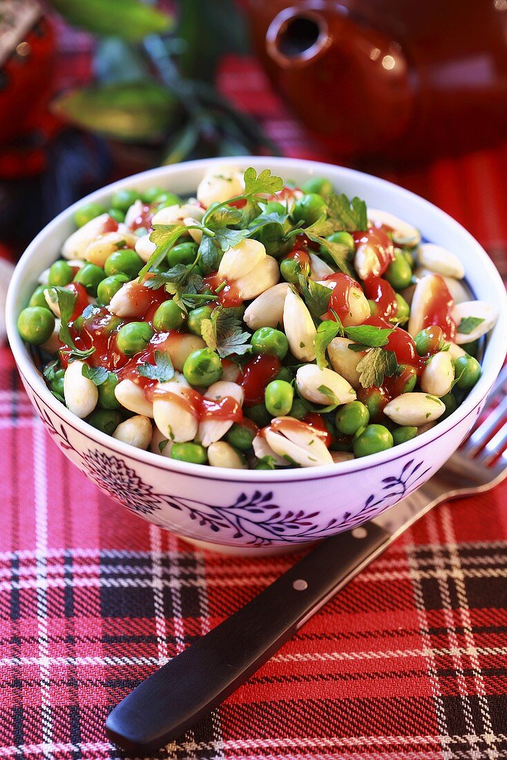 Pea and chick-pea salad with almonds