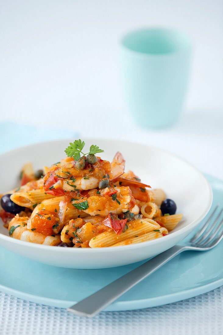 Penne mit Tomatensauce und Riesengarnelen