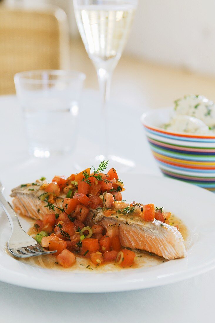 Salmon fillet with tomato salsa