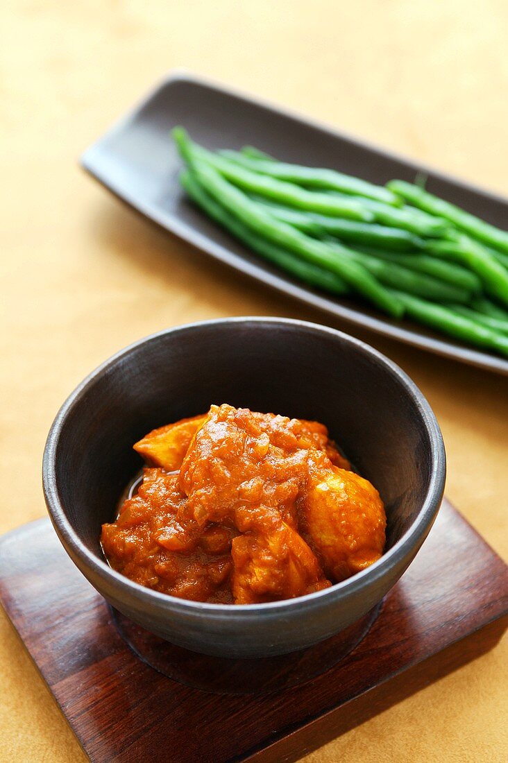 Chicken curry with green beans (India)