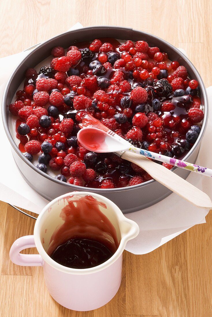 Sponge cake with berries