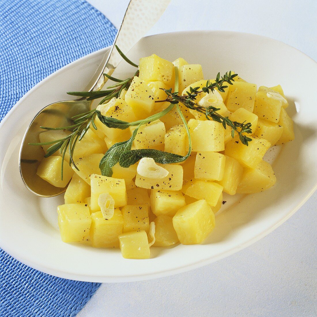 Herb potatoes with garlic cooked in Römertopf