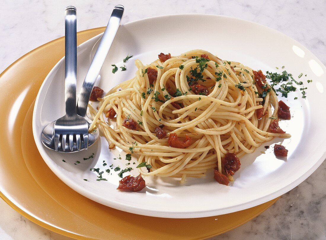 Spaghetti with dried tomatoes