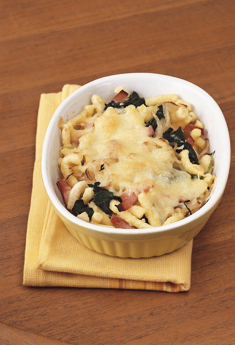 Spaetzle noodle gratin with spinach, ham and cheese