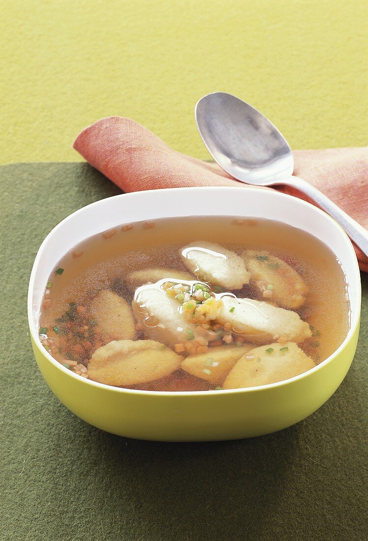 Griessklösschensuppe