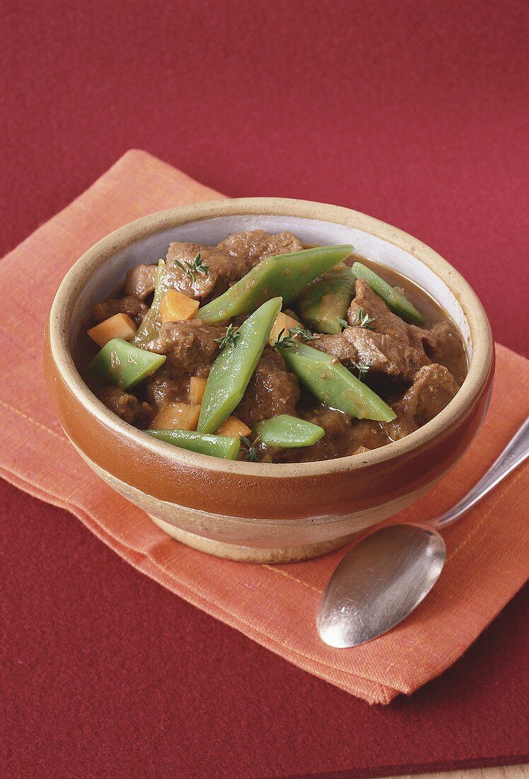 Lamb stew with green beans and thyme