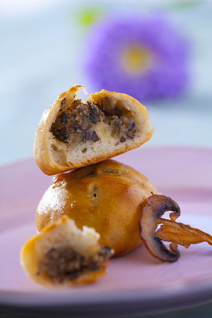 Bread rolls with mushroom stuffing