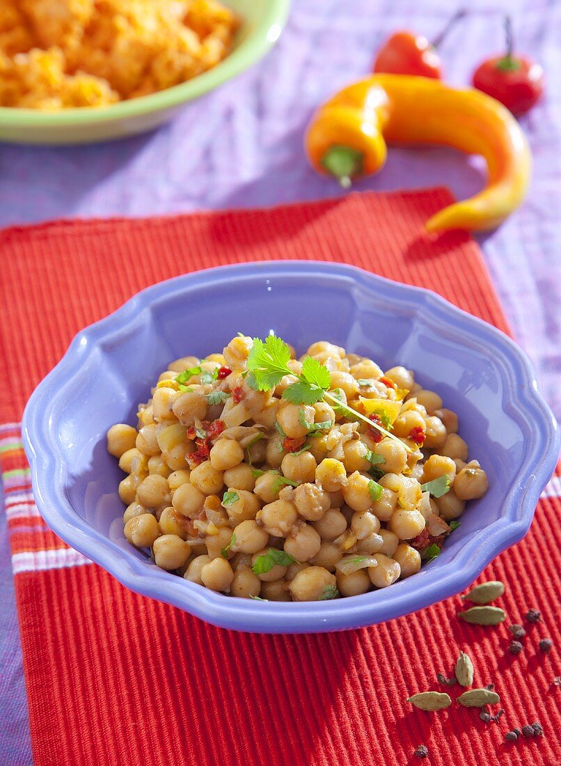 Chick-peas with chillies, herbs, coconut milk (India)