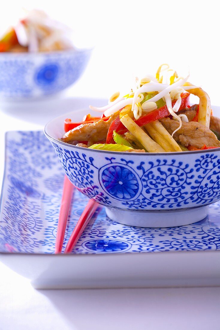 Chicken with sprouts and red peppers (China)