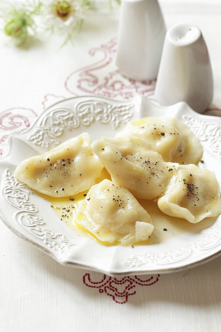 Pasta envelopes with cottage cheese filling