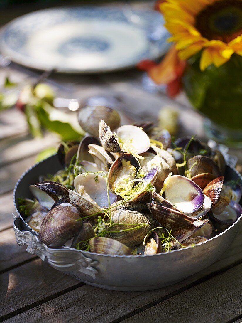 Cooked clams with herbs