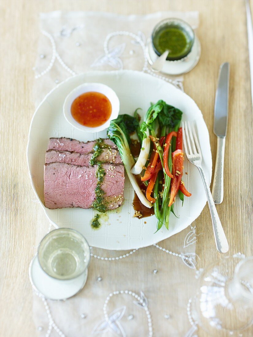 Roast beef with Asian seasoning and vegetables